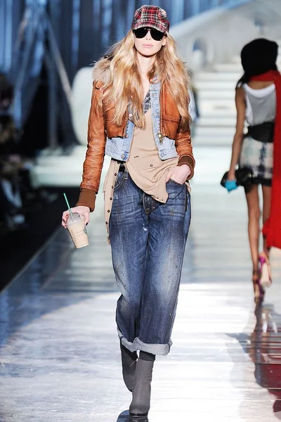 Look 12